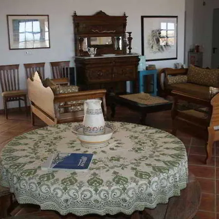 Akrotiri Aparthotel 2*