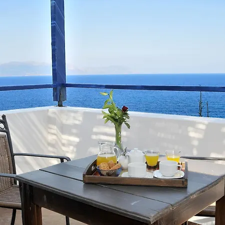 Aparthotel Akrotiri 2*