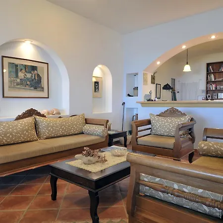 Aparthotel Akrotiri 2*