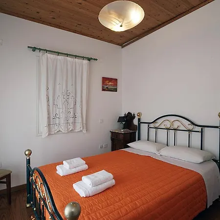 Aparthotel Akrotiri 2*