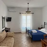 Akrotiri Aparthotel 2*