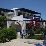 Akrotiri Aparthotel