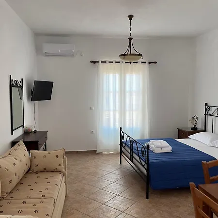 Akrotiri Aparthotel 2*