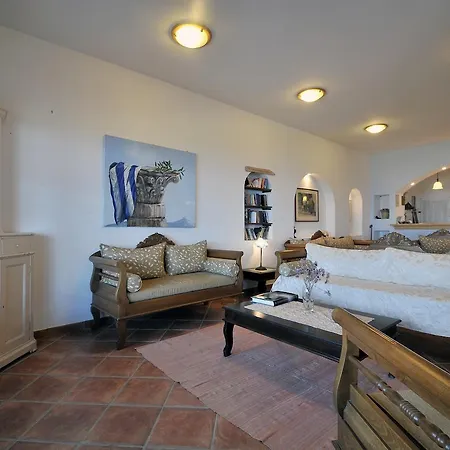 Aparthotel Akrotiri 2*