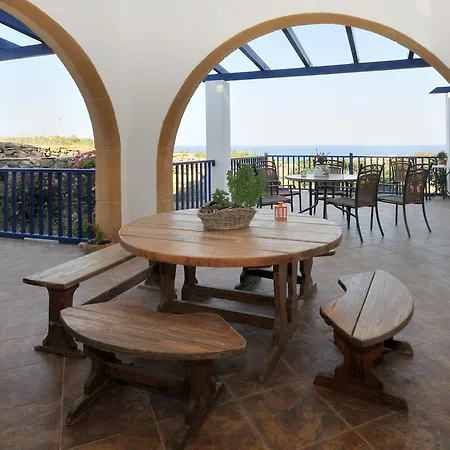 Aparthotel Akrotiri 2*