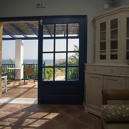 Akrotiri Aparthotel 2*