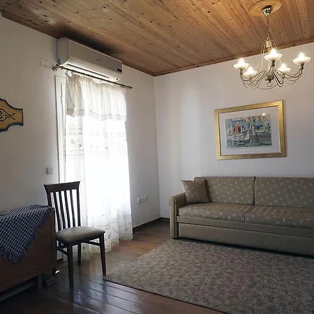 Akrotiri Aparthotel