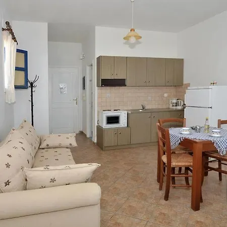 Akrotiri Aparthotel 2*