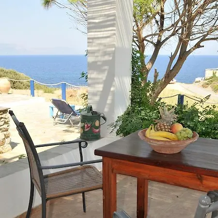 Akrotiri Platia Ammos